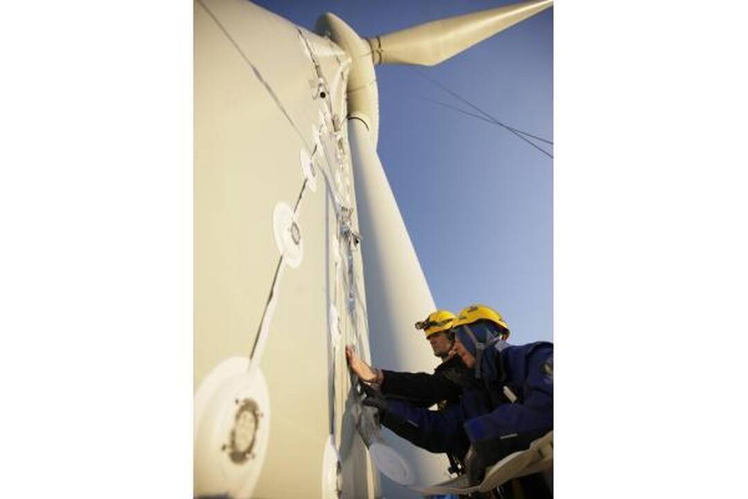„Siemens“ įžiebė didžiausią pasaulyje besisukančią Kalėdų žvaigždę