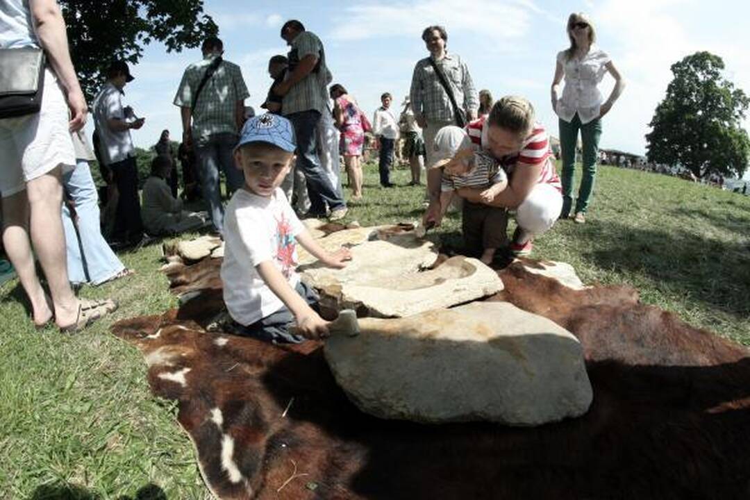 Kernavėje šurmuliuoja Gyvosios archeologijos dienos