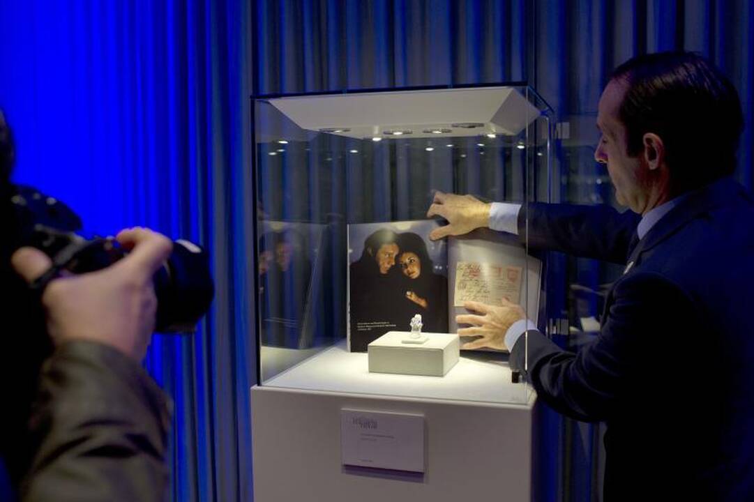 Elizabeth Taylor papuošalai bus parduoti interneto aukcione