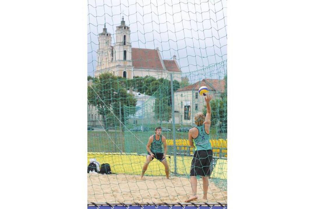 Vilniuje kovoja Rytų Europos paplūdimio tinklinio asai