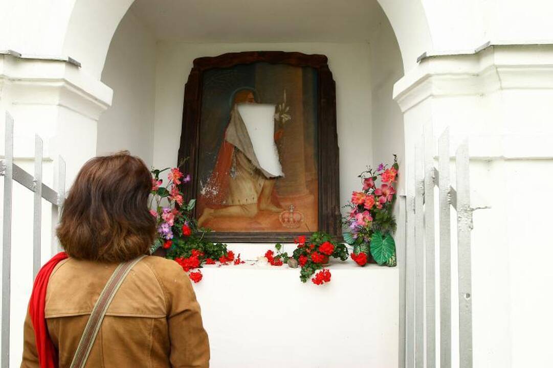 Vandalai puola: Kauno koplyčiose suplėšyti du paveikslai
