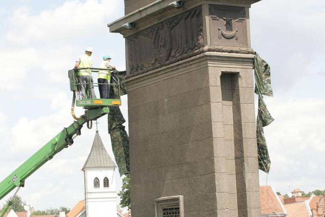 Valdžiai parūpo uždengti sovietinius Aleksoto tilto simbolius