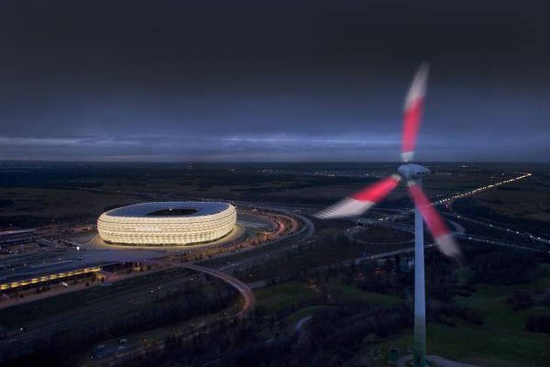 „Siemens“ įžiebė didžiausią pasaulyje besisukančią Kalėdų žvaigždę
