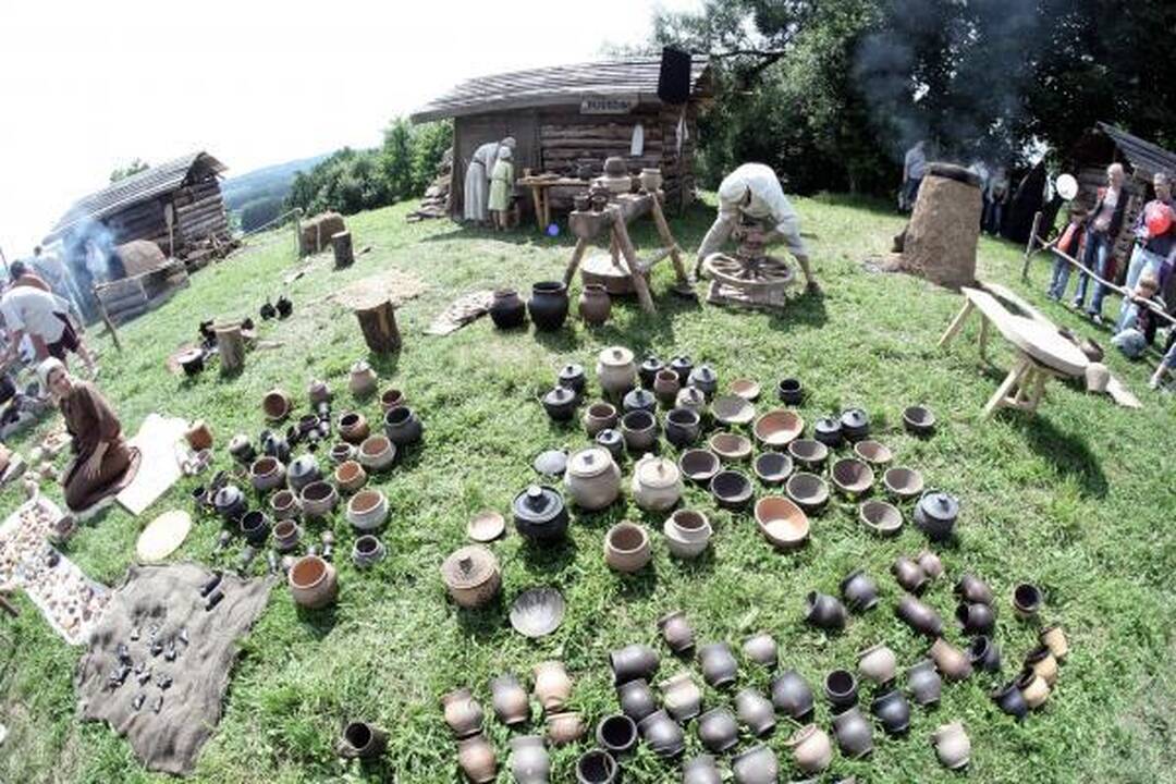 Kernavėje šurmuliuoja Gyvosios archeologijos dienos