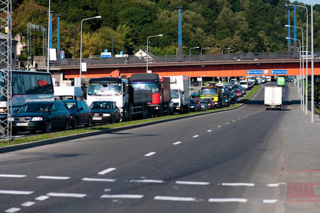 Užstrigę spūstyje kauniečiai keiksnojo kelininkus