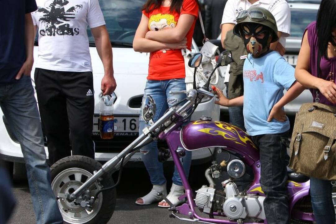 Kauno gatvių asfaltą drebina baikeriai  