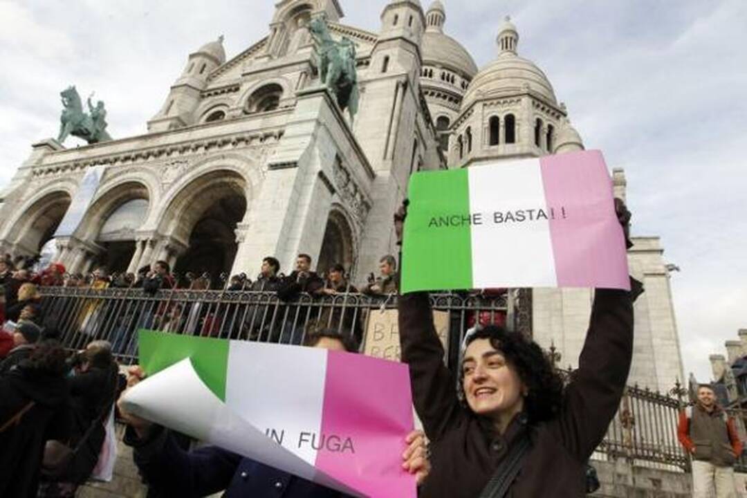 Italijos premjeras numojo ranka į masinį moterų protestą