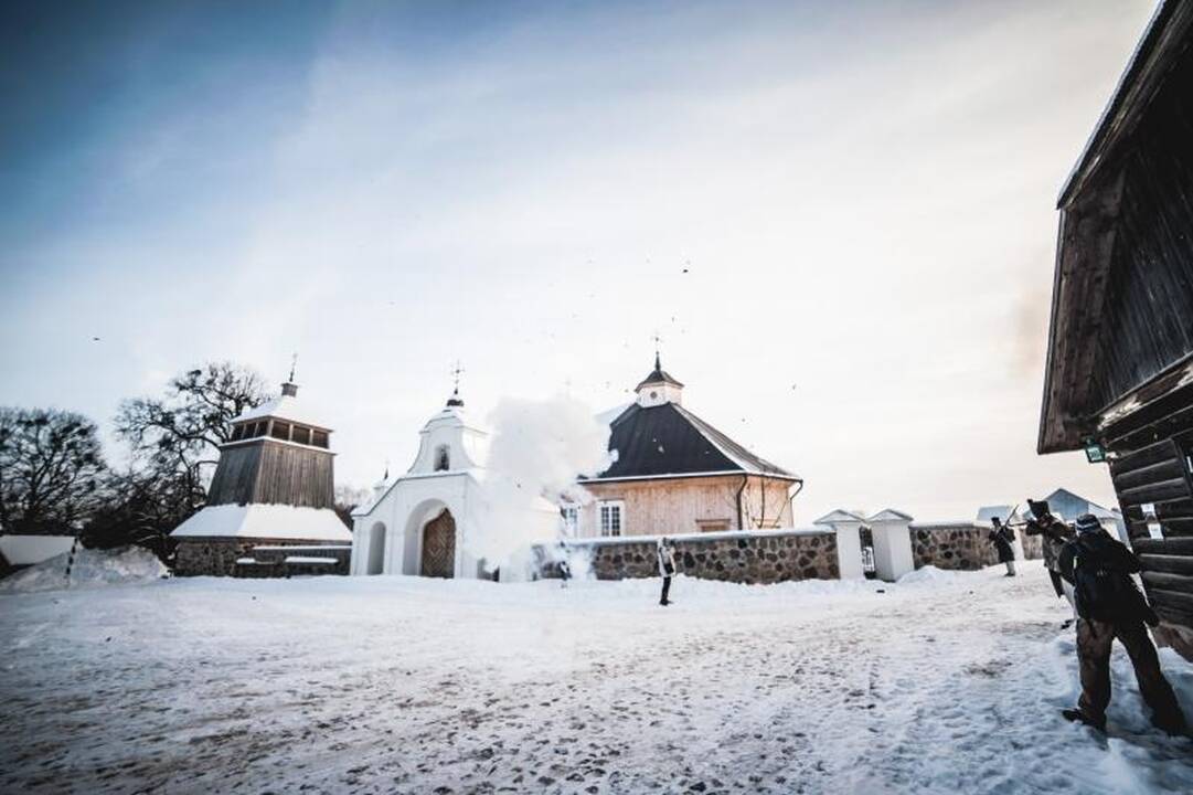 Rumšiškių muziejus tapo  istorinio   mūšio lauku