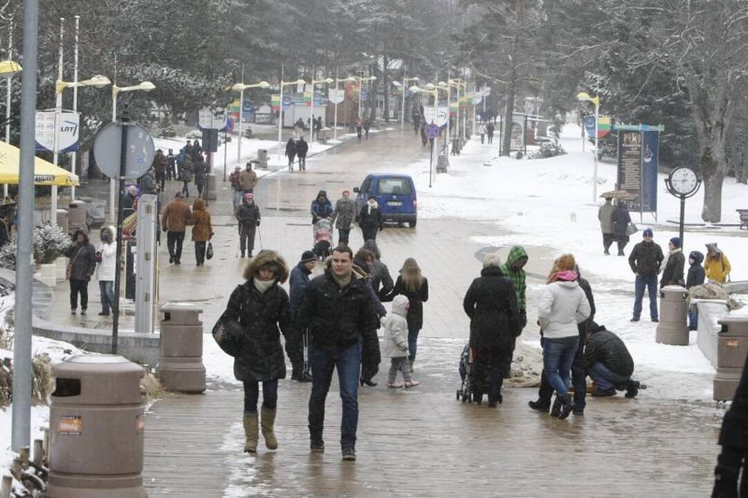 Velykų linksmybėms Palangoje sutrukdė sniegas 