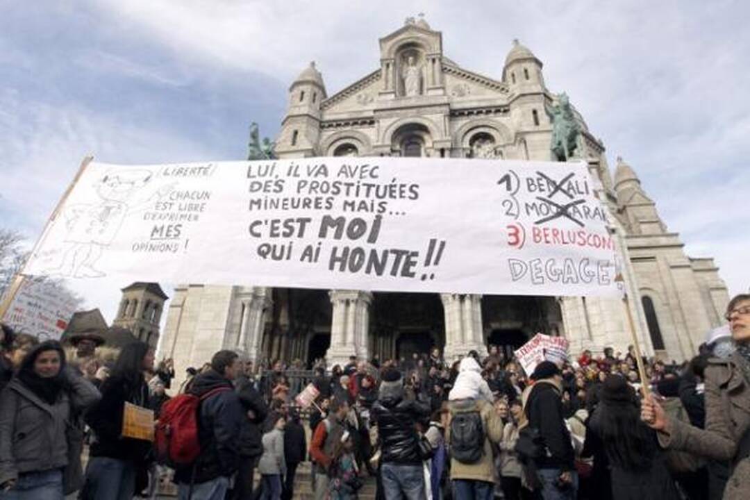 Italijos premjeras numojo ranka į masinį moterų protestą
