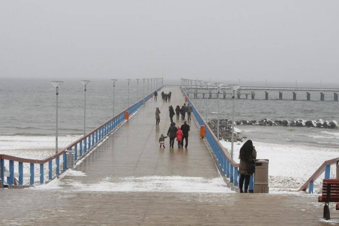 Velykų linksmybėms Palangoje sutrukdė sniegas 