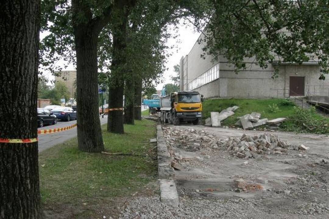 Tęsiamas klaipėdietiškos Berlyno sienos griovimas