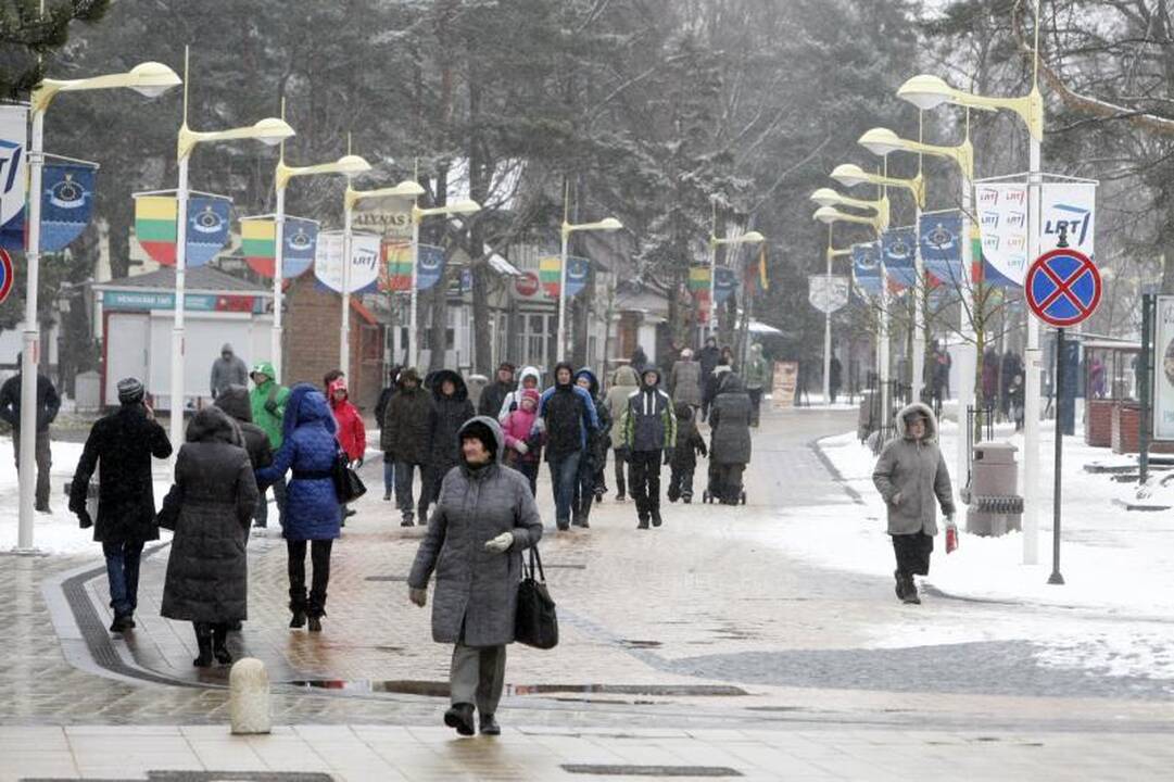 Velykų linksmybėms Palangoje sutrukdė sniegas 