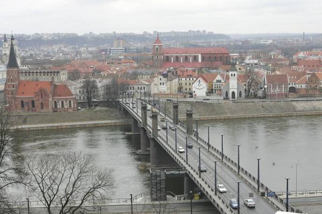 Valdžiai parūpo uždengti sovietinius Aleksoto tilto simbolius