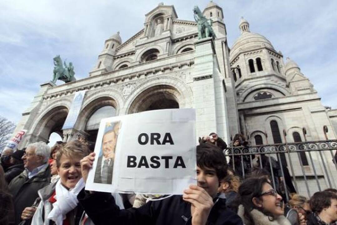 Italijos premjeras numojo ranka į masinį moterų protestą