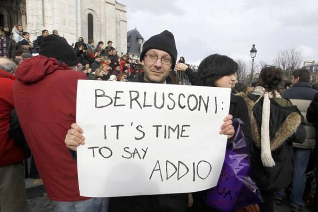 Italijos premjeras numojo ranka į masinį moterų protestą