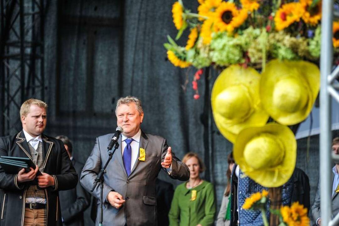 Rudens mugėje – dobilų alus, daržovių kilimai ir šakočio dalybos
