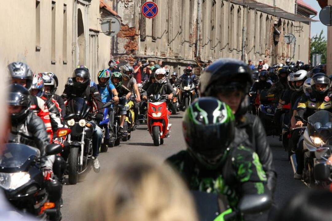 Kauno gatvių asfaltą drebina baikeriai  