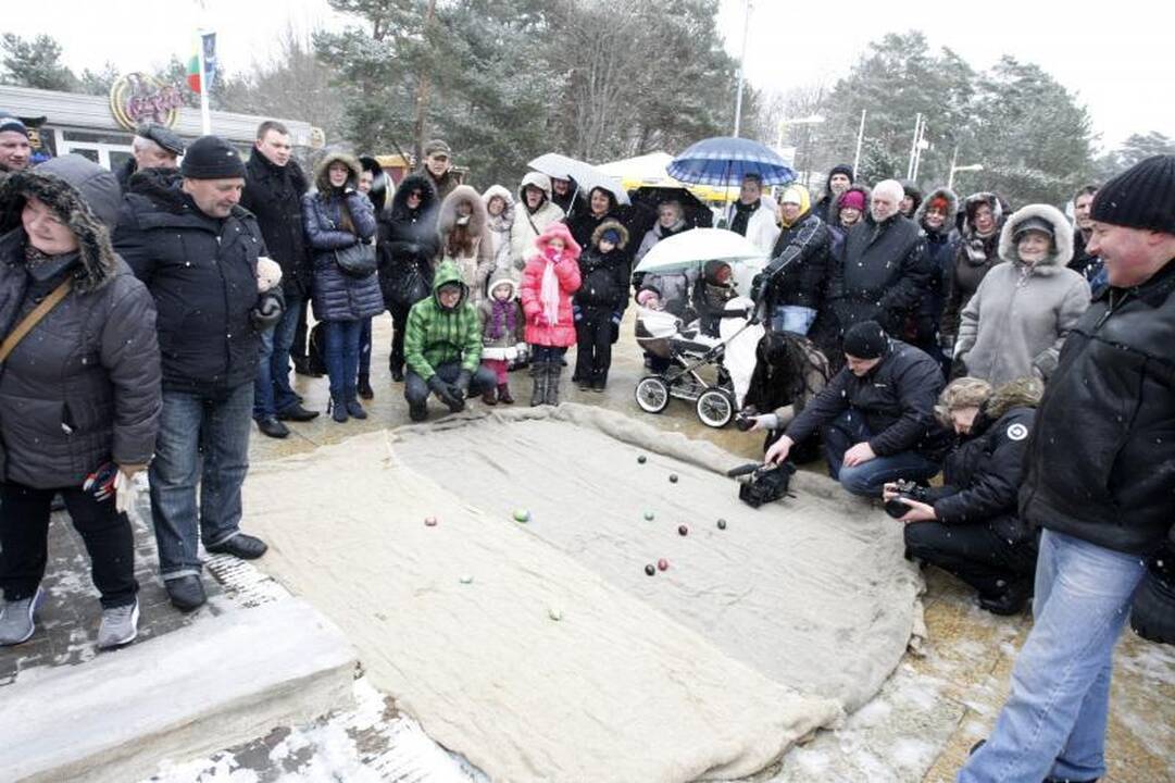 Velykų linksmybėms Palangoje sutrukdė sniegas 