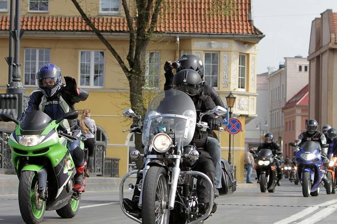 Žemaitijos baikeriai sezoną pradėjo paradu uostamiesčio gatvėmis