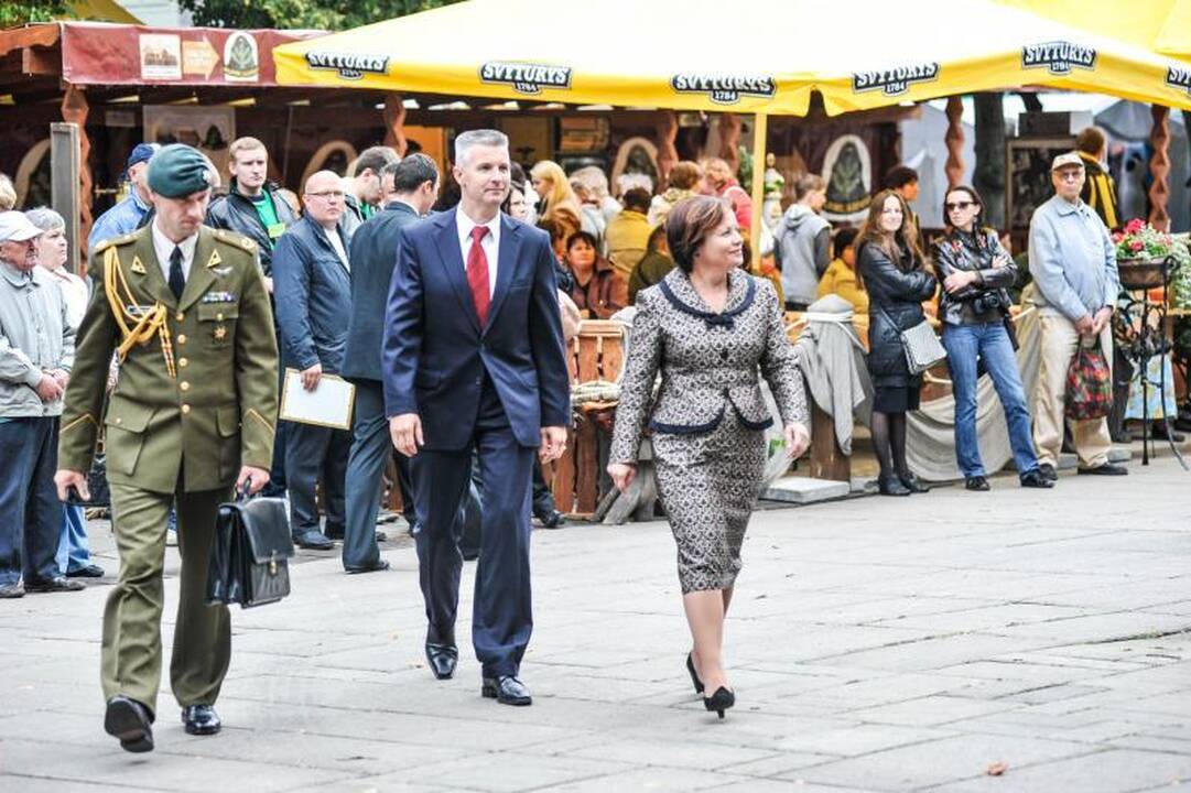 Rudens mugėje – dobilų alus, daržovių kilimai ir šakočio dalybos
