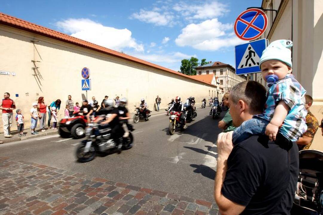 Kauno gatvių asfaltą drebina baikeriai  