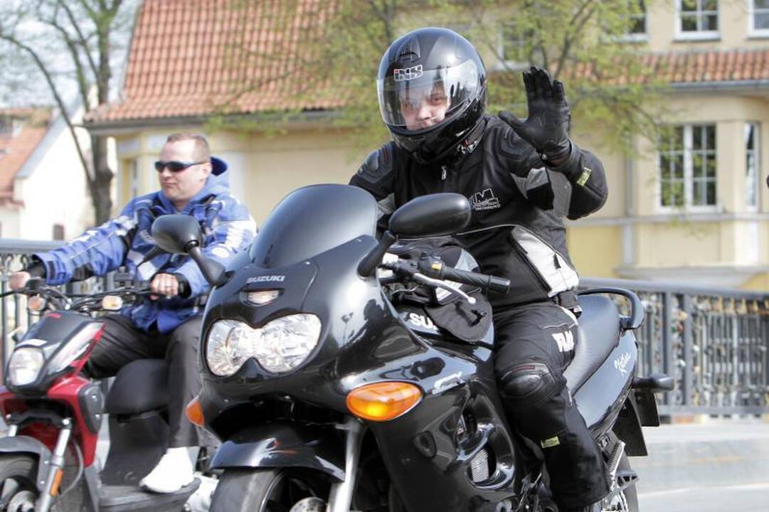 Žemaitijos baikeriai sezoną pradėjo paradu uostamiesčio gatvėmis