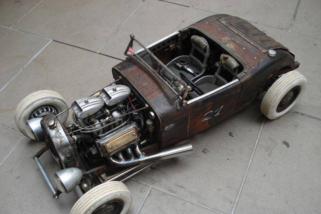Vokiečio surūdijusi kolekcija - nuo „Porsche“ iki „Bugatti“