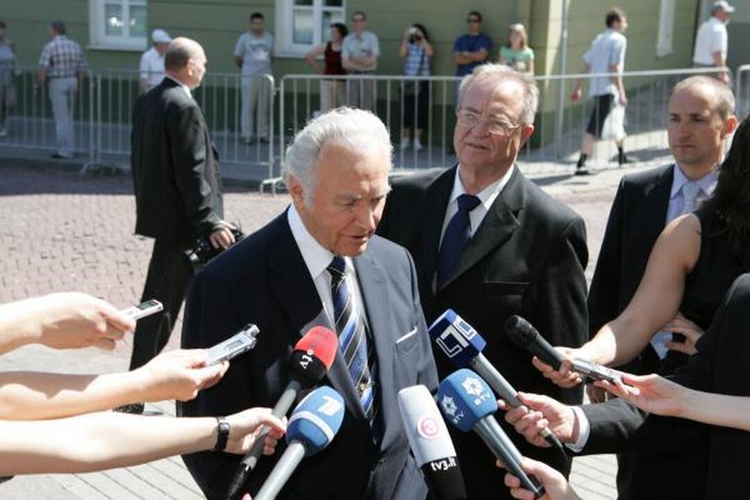 Valstybės vadovai tarė paskutinį „sudie“ prezidentui A.Brazauskui