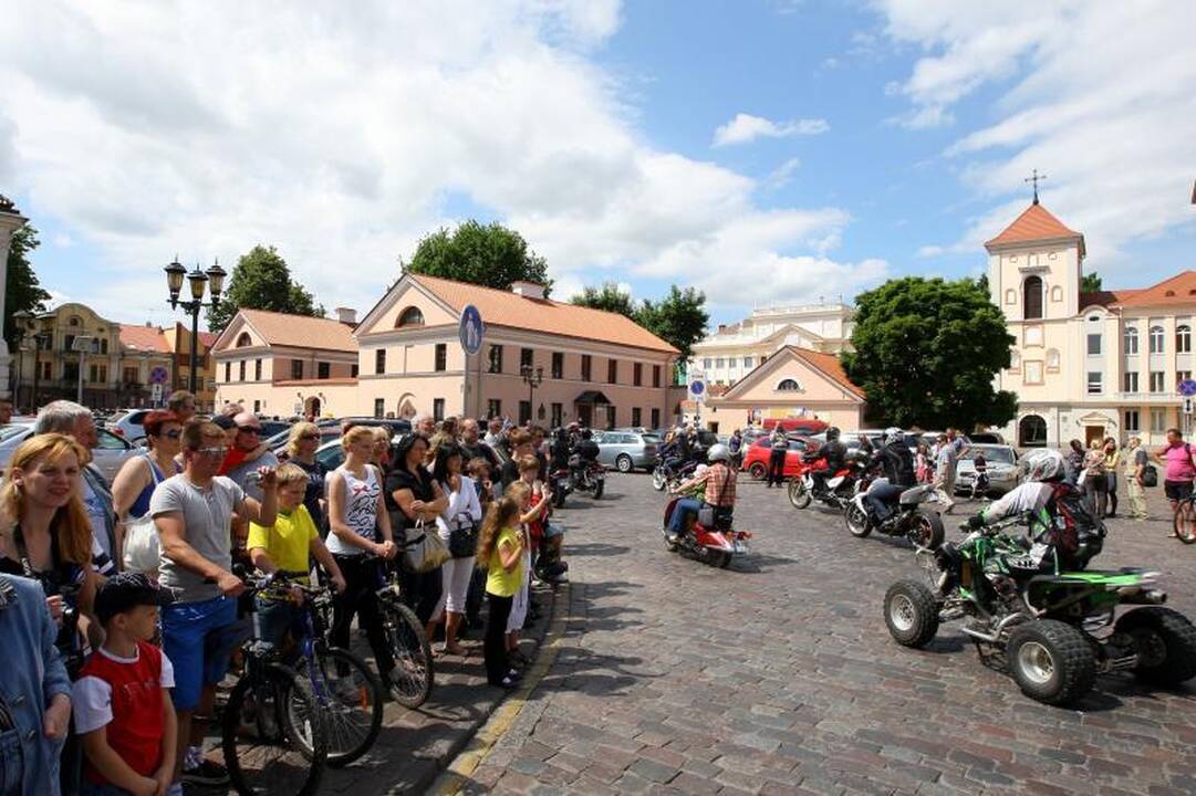 Kauno gatvių asfaltą drebina baikeriai  