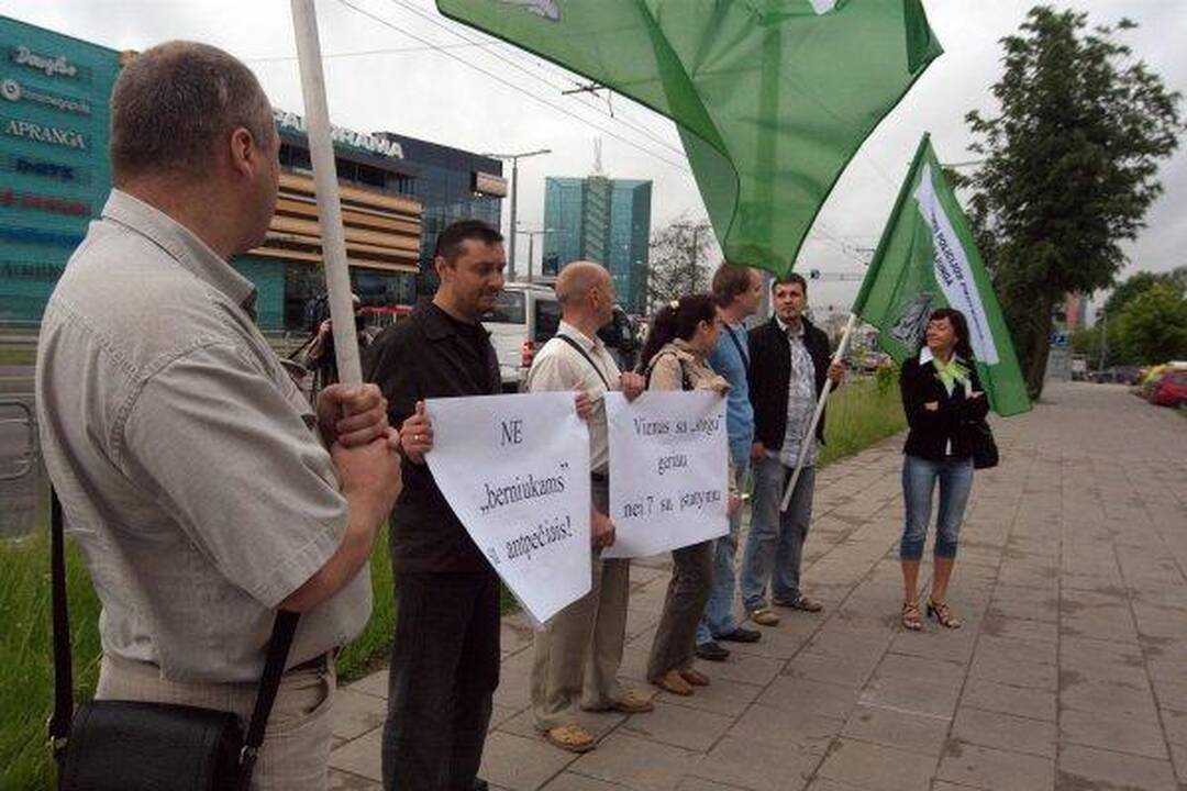 Prie Policijos departamento – Kalvarijos kriminalistus remiančių kolegų protestas