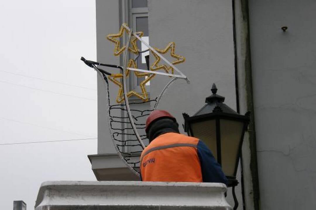 Pradėta puošti Tiltų gatvė