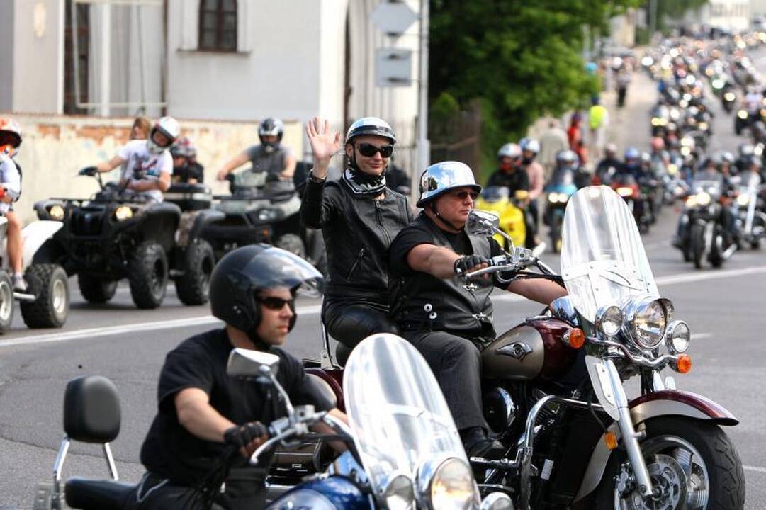 Kauno gatvių asfaltą drebina baikeriai  