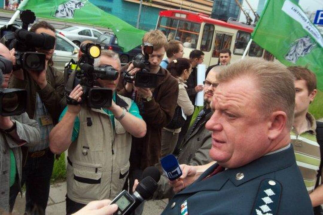 Prie Policijos departamento – Kalvarijos kriminalistus remiančių kolegų protestas
