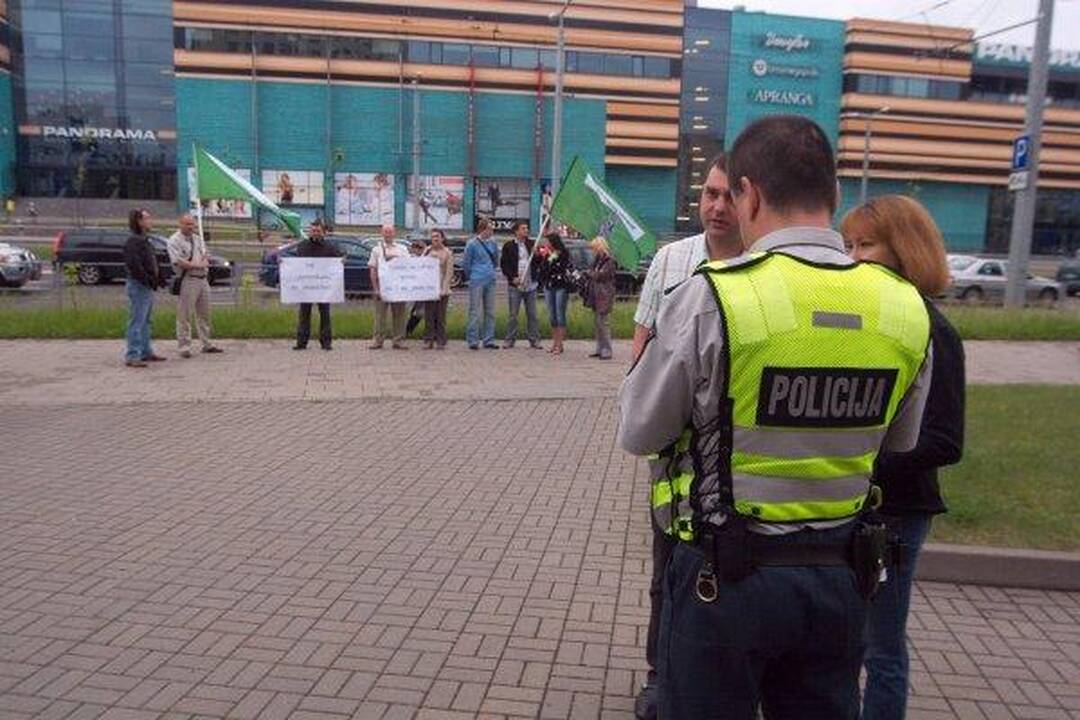 Prie Policijos departamento – Kalvarijos kriminalistus remiančių kolegų protestas