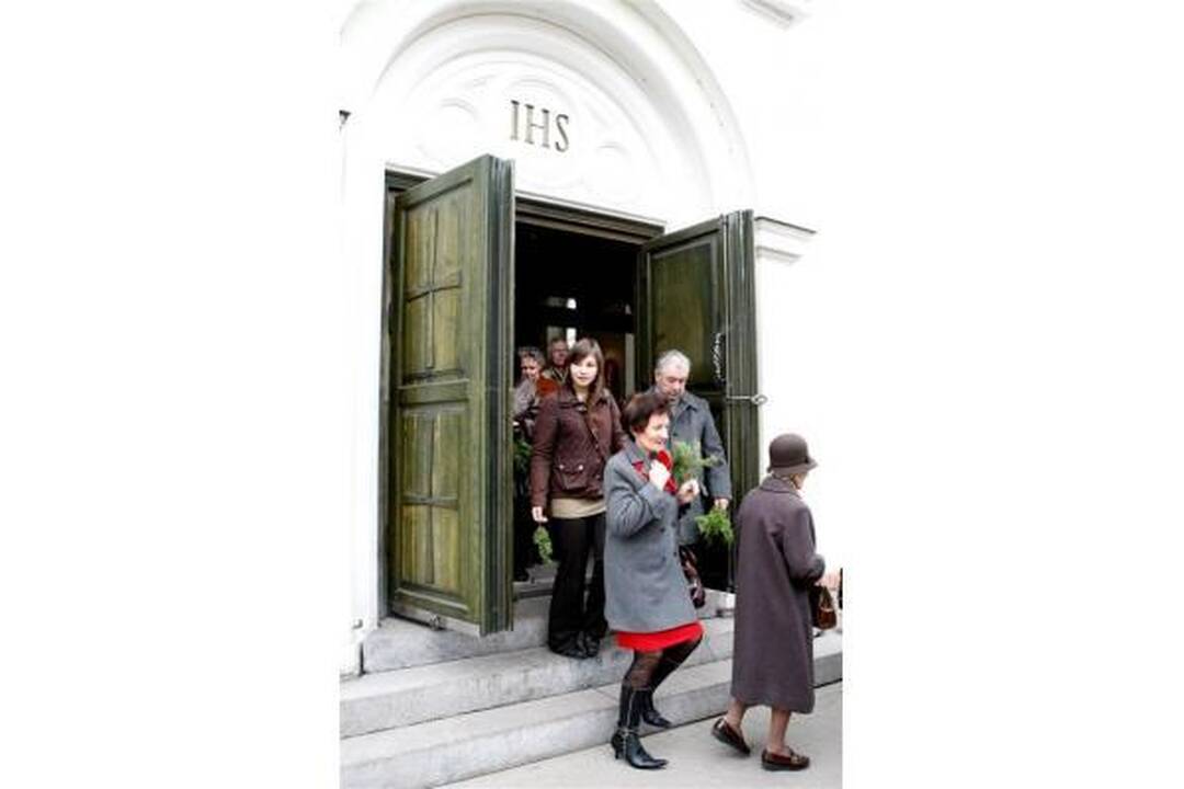 Verbų sekmadienį – į bažnyčią