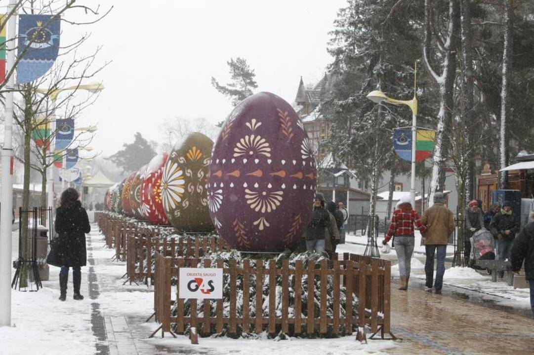Velykų linksmybėms Palangoje sutrukdė sniegas 