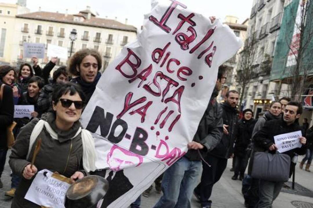 Italijos premjeras numojo ranka į masinį moterų protestą