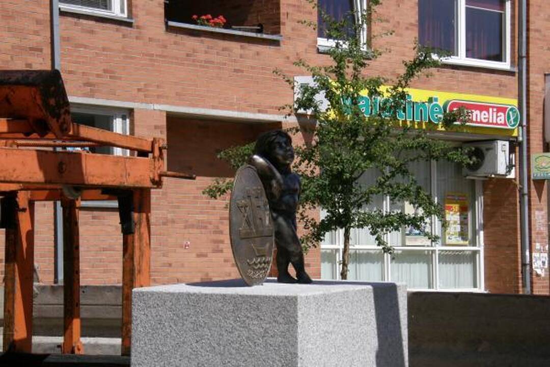 Bronzinis berniukas grįžo į savo vietą