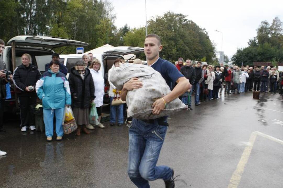 Į Palangos turgaus šventę savaitgalį viliojo atrakcijos