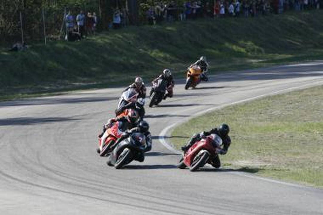 „Nemuno žiedo“ karaliavo motociklininkai