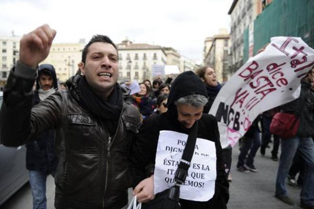 Italijos premjeras numojo ranka į masinį moterų protestą