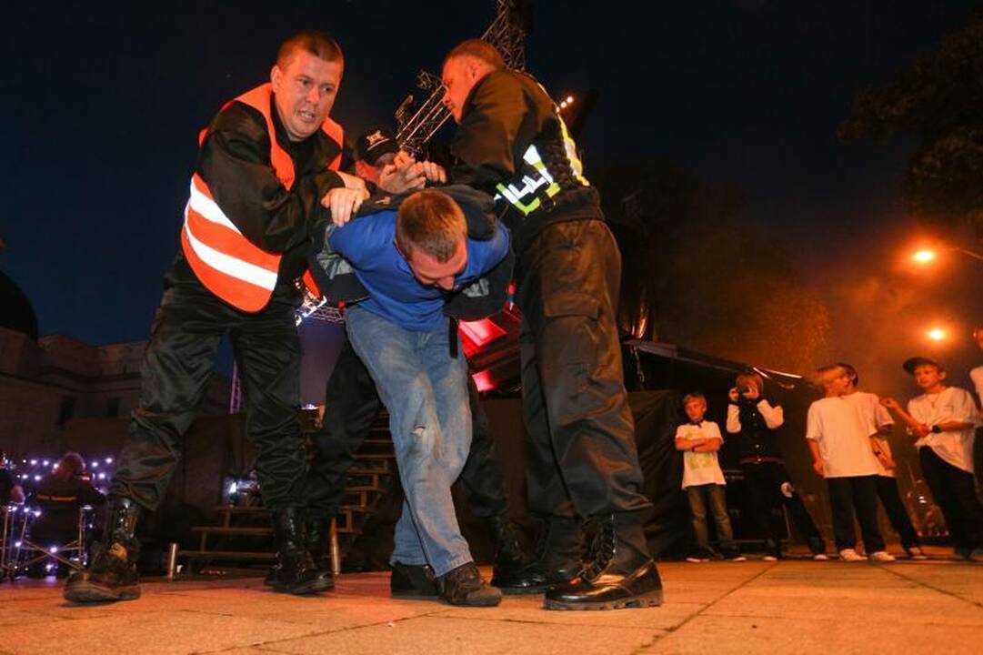 Koncerte prie Katedros neapsieita be incidentų