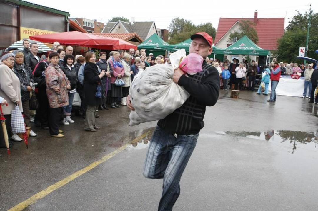 Į Palangos turgaus šventę savaitgalį viliojo atrakcijos