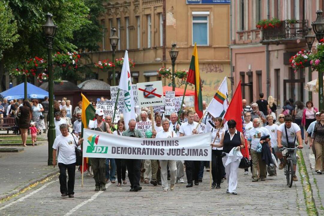 Stiklainio Laisvės alėjoje skandalas: piketuotojai šaukė "Miestą darko" 