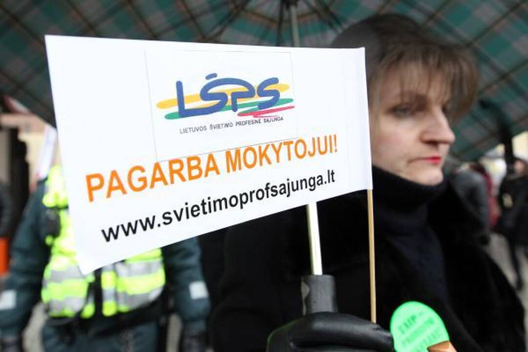 Profsąjungos žadėtos minios prie Vyriausybės nesurinko (papildyta)