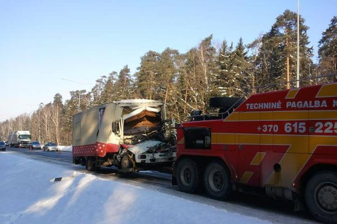 Prie Rumšiškių įvyko avarija, susidarė automobilių spūstys (papildyta)