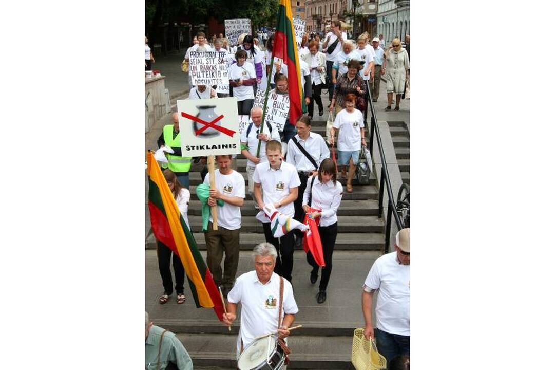 Stiklainio Laisvės alėjoje skandalas: piketuotojai šaukė "Miestą darko" 