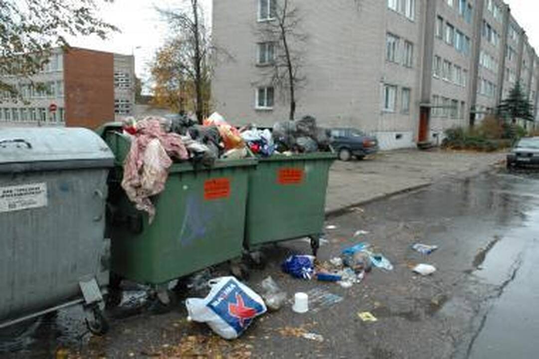 Teismo posėdis dėl šiukšlių rinkliavos ir vėl atidėtas