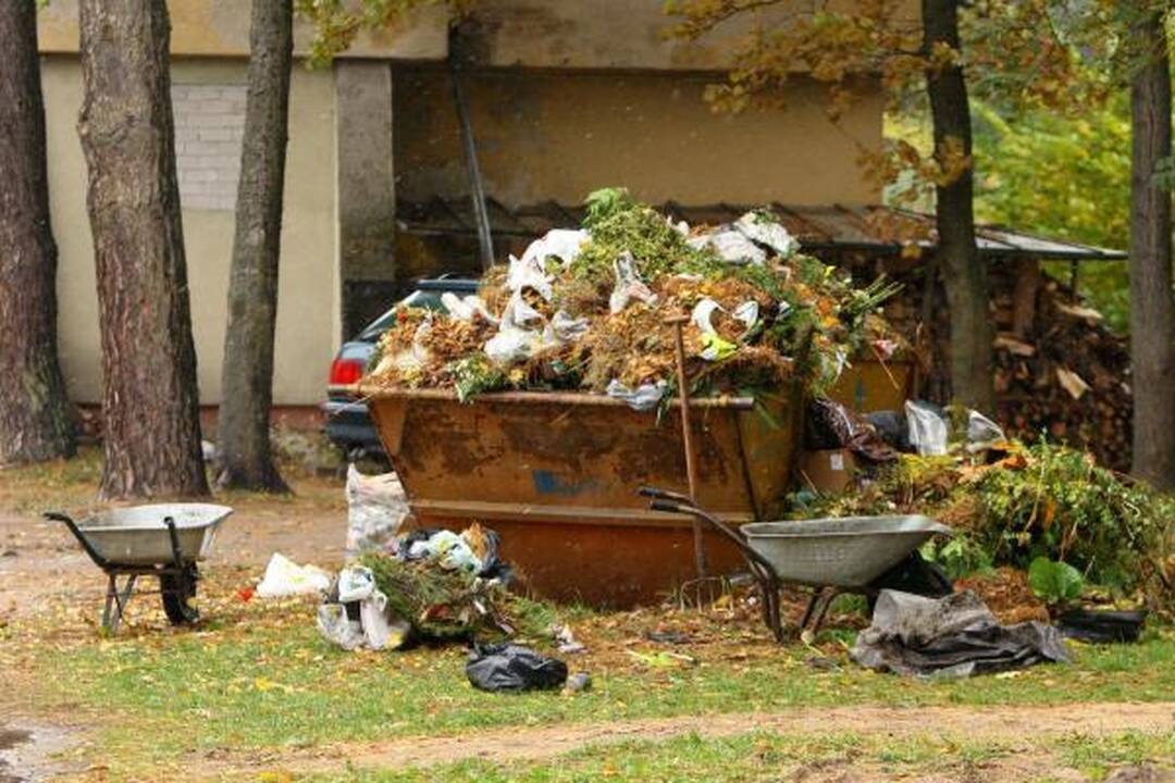 Per Vėlines Kauno kapines puoš šiukšlės